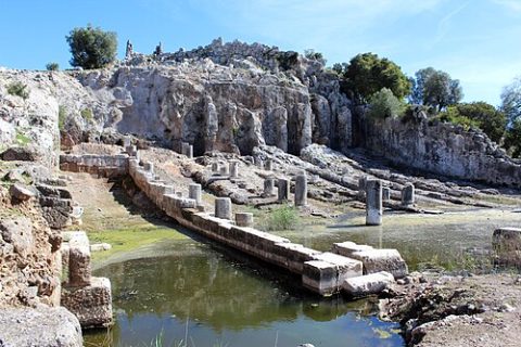 Photo: Charismak, CC BY-SA 4.0, Wikimedia Commons