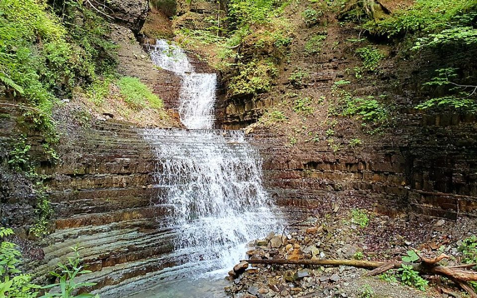 Pid Komynom Verkhnii Waterfall