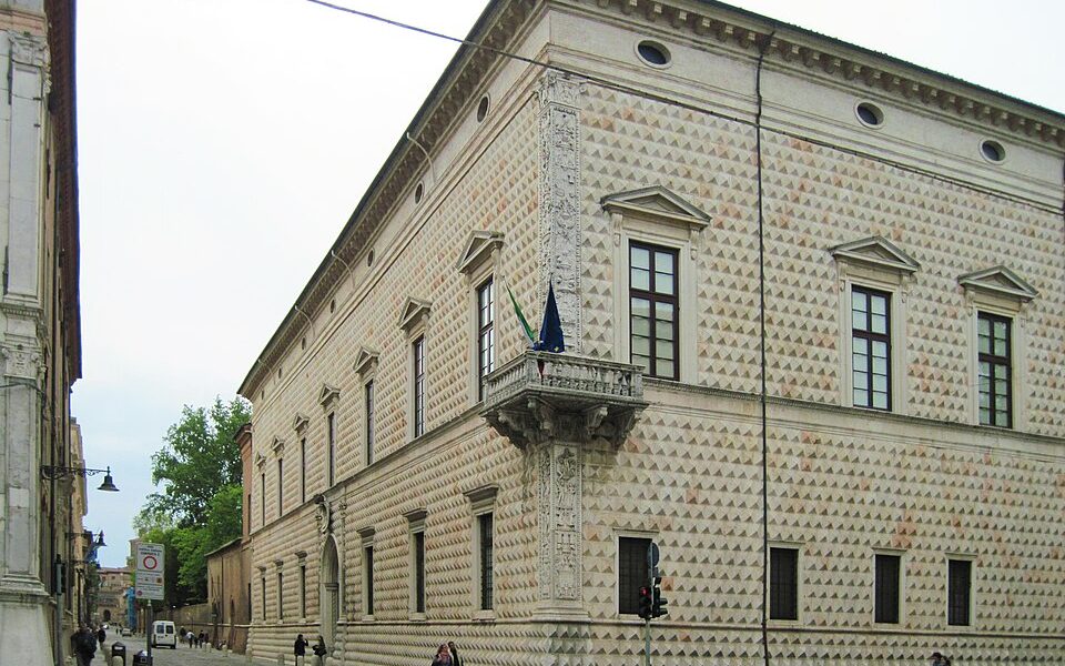 Palazzo dei Diamanti