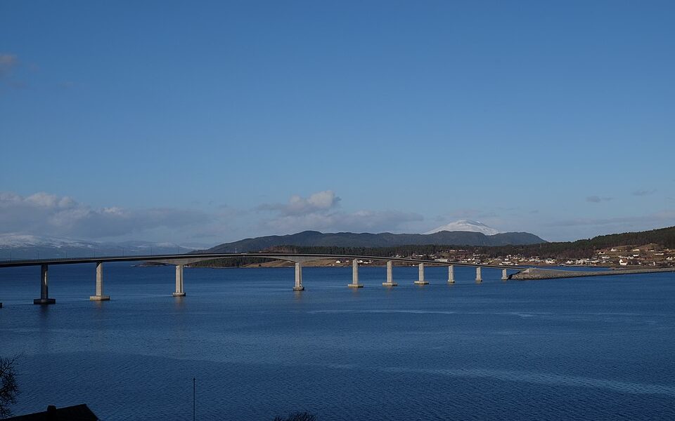 Tresfjord Bridge