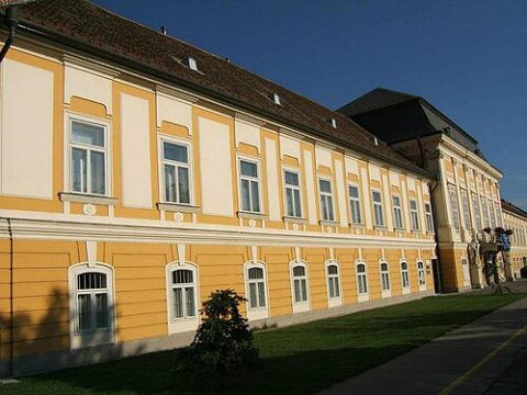 Photo: Rpord at Hungarian Wikipedia, Public domain, Wikimedia Commons