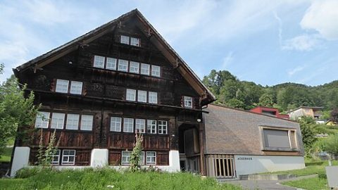 Photo: Plutowiki, CC0, Wikimedia Commons