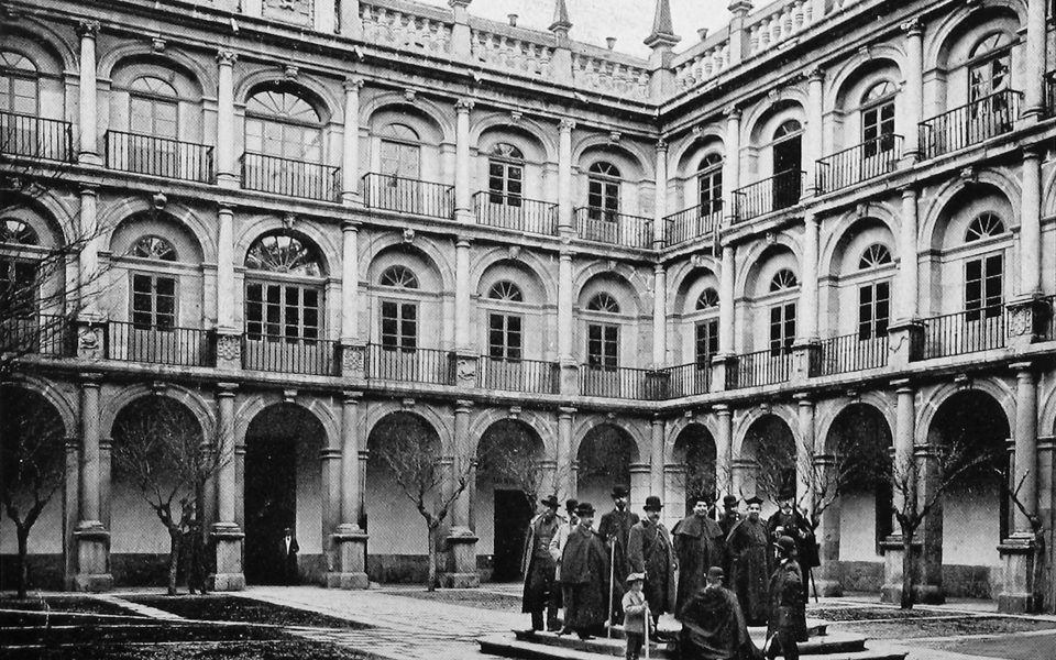 Courtyard of Santo Tomás de Villanueva (University of Alcalá)