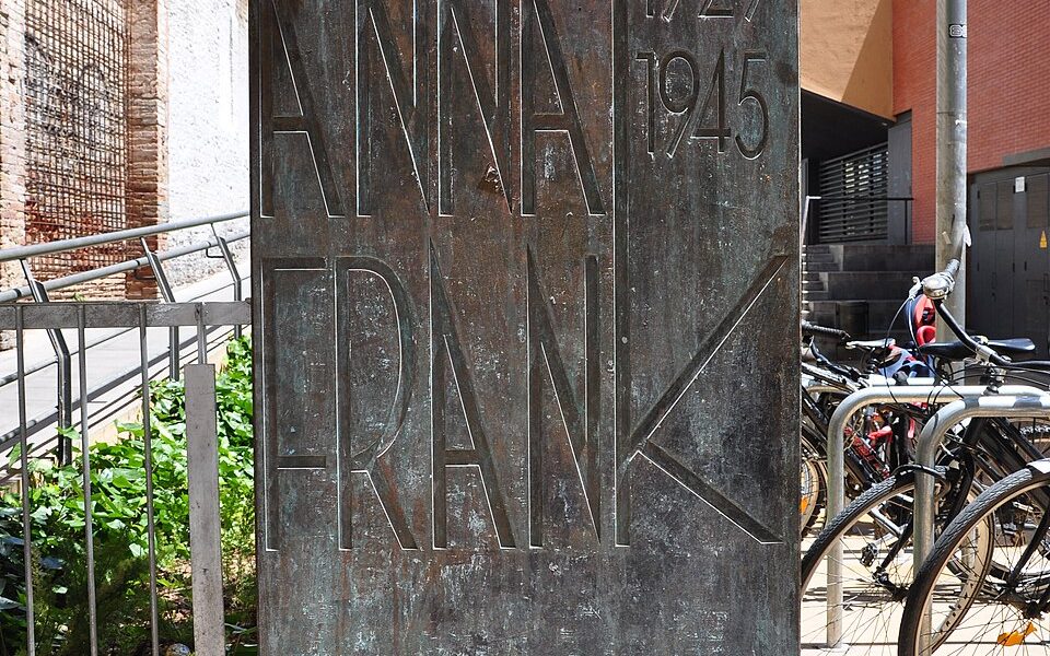 Plaça d'Anna Frank