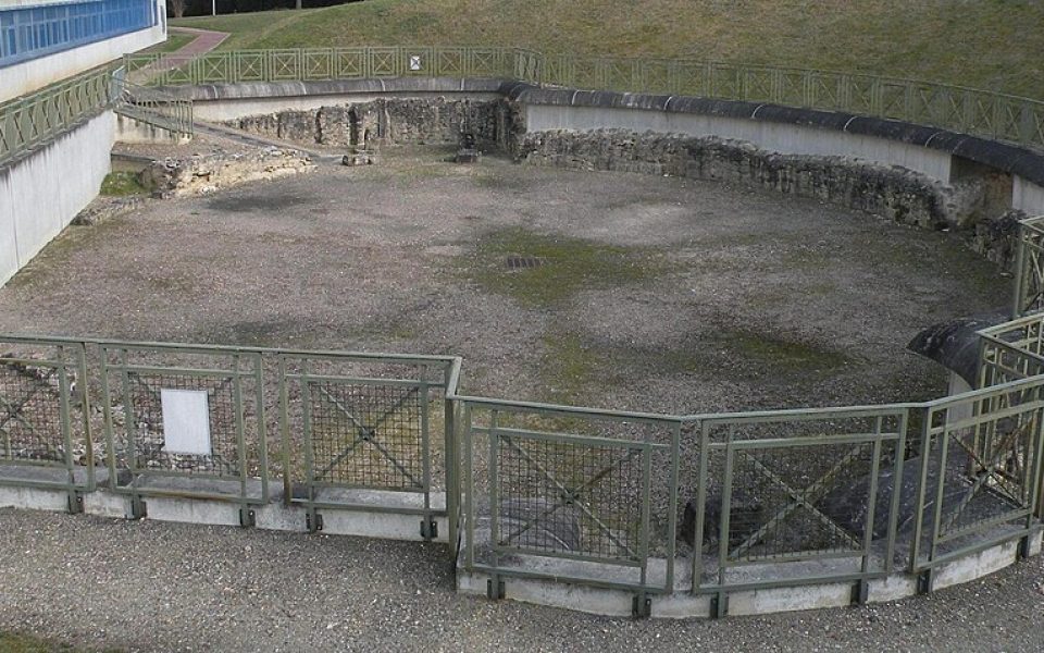 Beaumont-sur-Oise amphitheatre