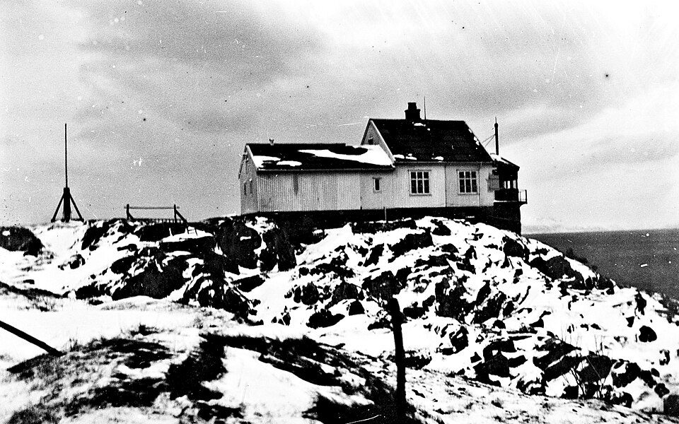 Bjørnøy Lighthouse