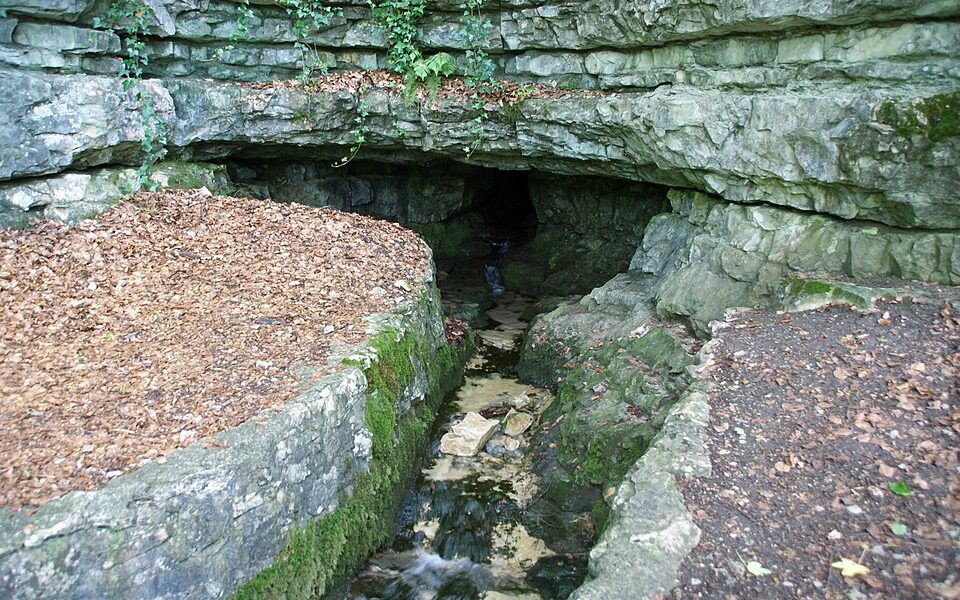 Brunnensteighöhle