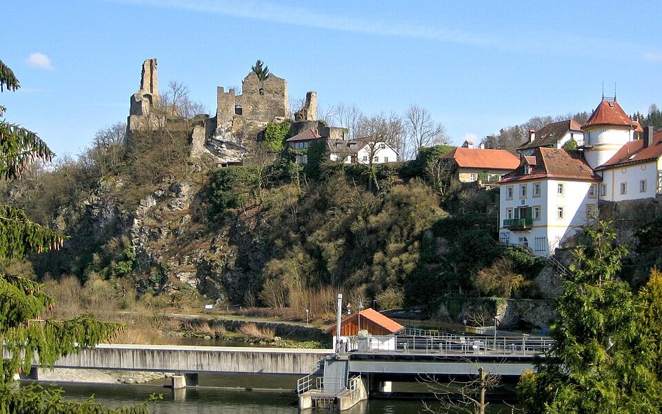 Burg Hals