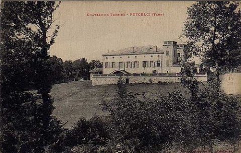 Photo: Unknown photographer, Public domain, Wikimedia Commons