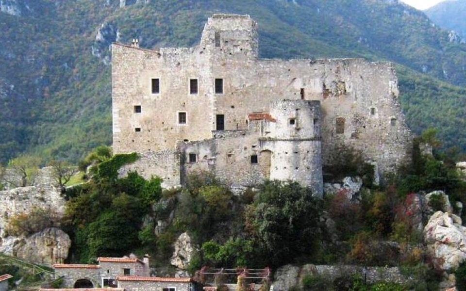 Clavesana Castle