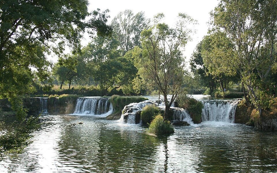 Čeveljuša, waterfall