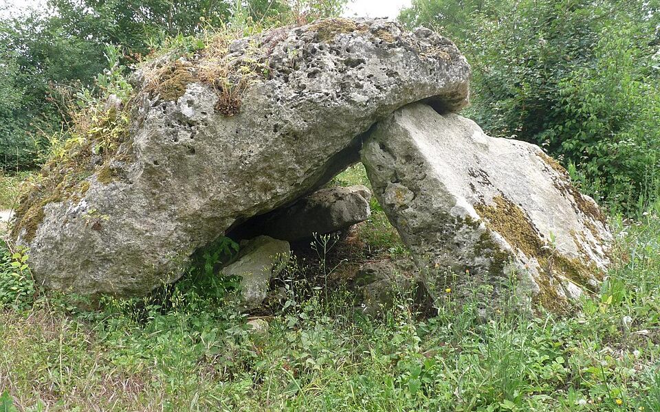 Dolmen de Magné