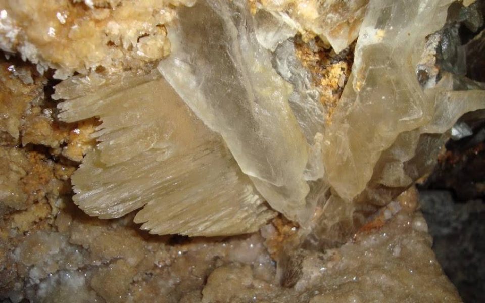 Atlantida, cave