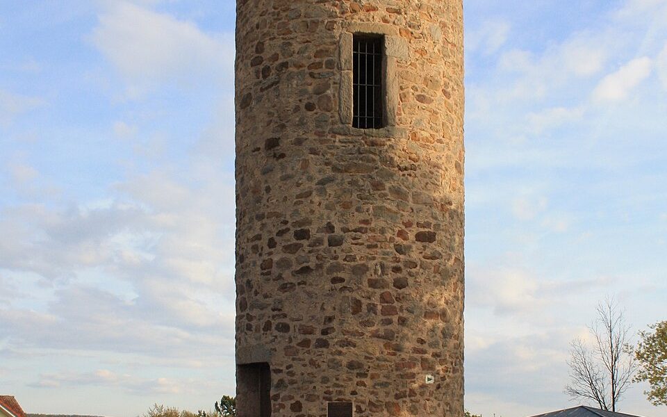 Dicker Turm