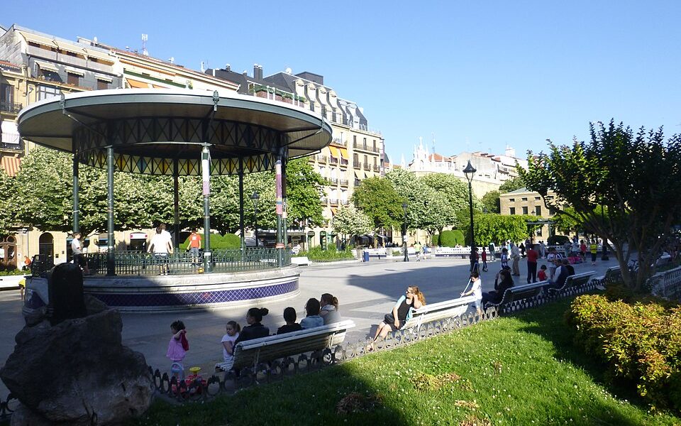 Easo Plaza