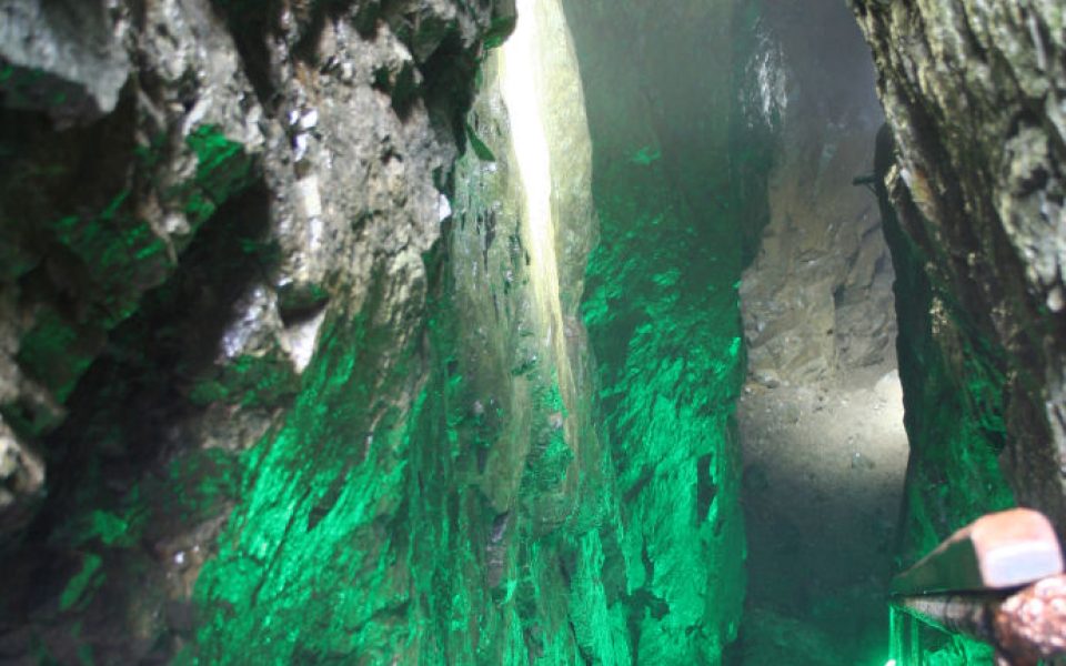 Hoverberg cave
