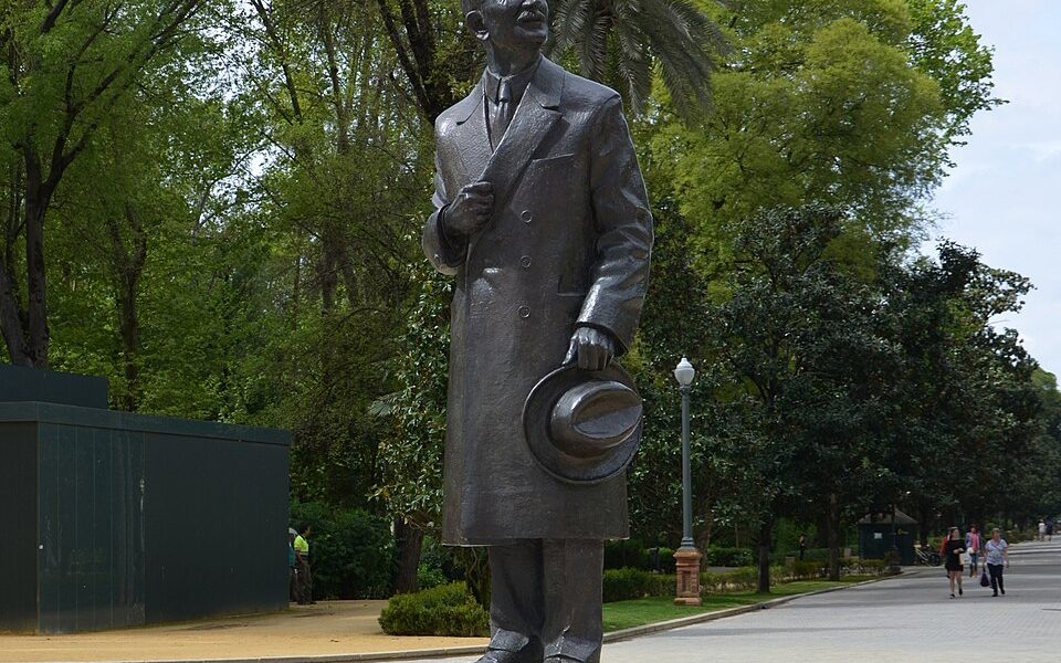 Statue of Aníbal González, Seville