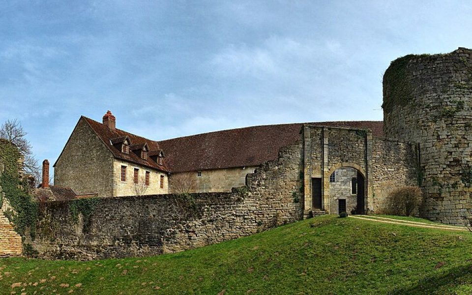 Étrabonne Castle