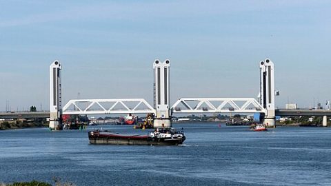 Photo: Roel van Deursen - Spijkenisse / Nissewaard - Nederland, CC BY 2.0, Wikimedia Commons