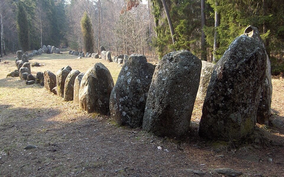 Gnisvärd stone ships