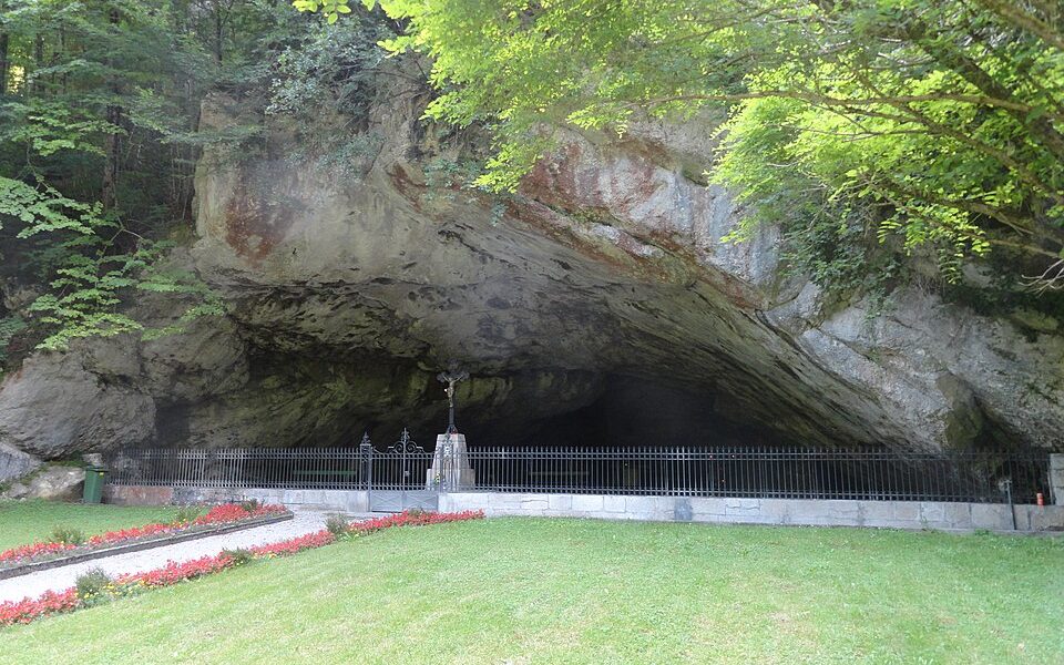 Cave of Sainte-Colombe, archaeological site of the Bronze Age, the Roman period and the Middle Ages