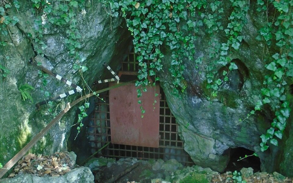 Hosszú-tetői Cave