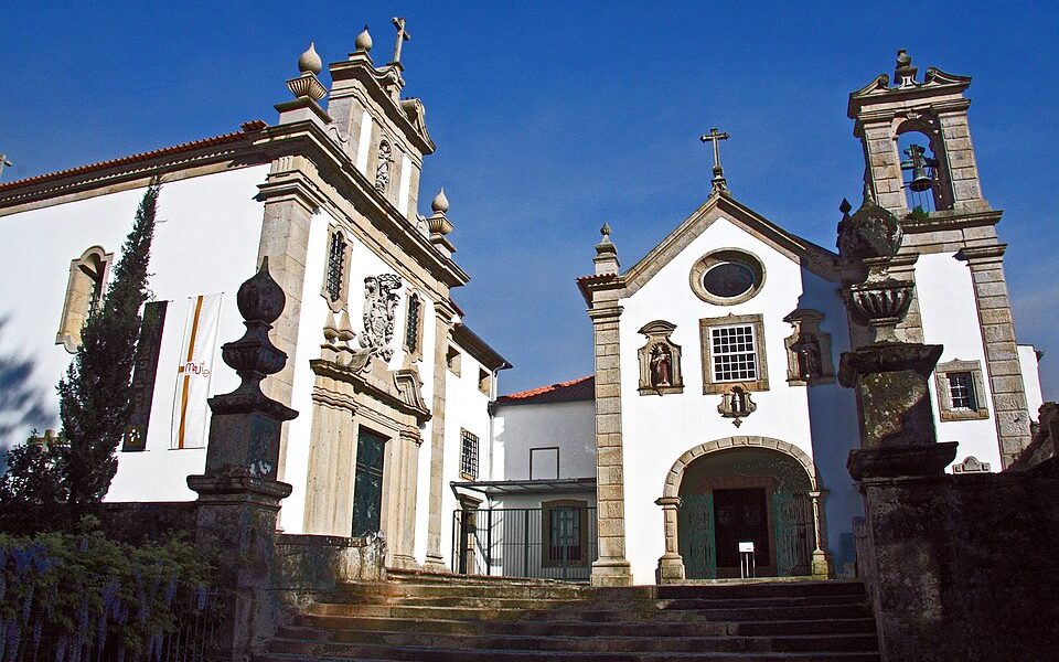 Conjunto constituído pela Igreja de Santo António de Frades Capuchos e pela Igreja da Ordem Terceira de São Francisco