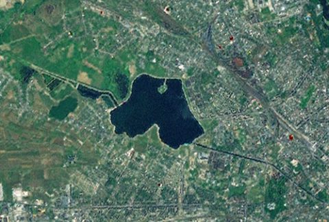 Photo: Compactforever, Public domain, Wikimedia Commons
