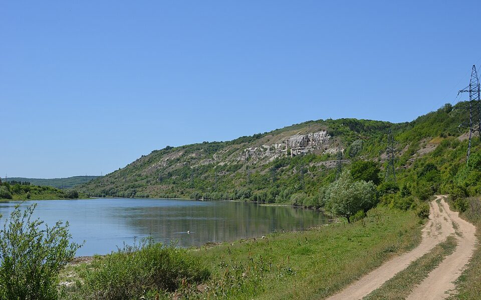 Nahoriany caves