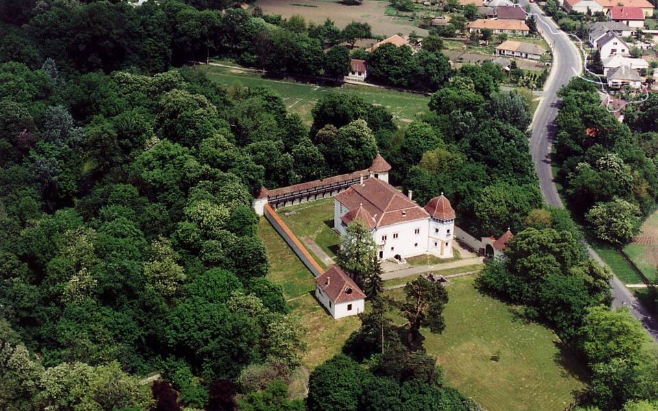 Mágóchy–Alaghy–Sennyei Castle