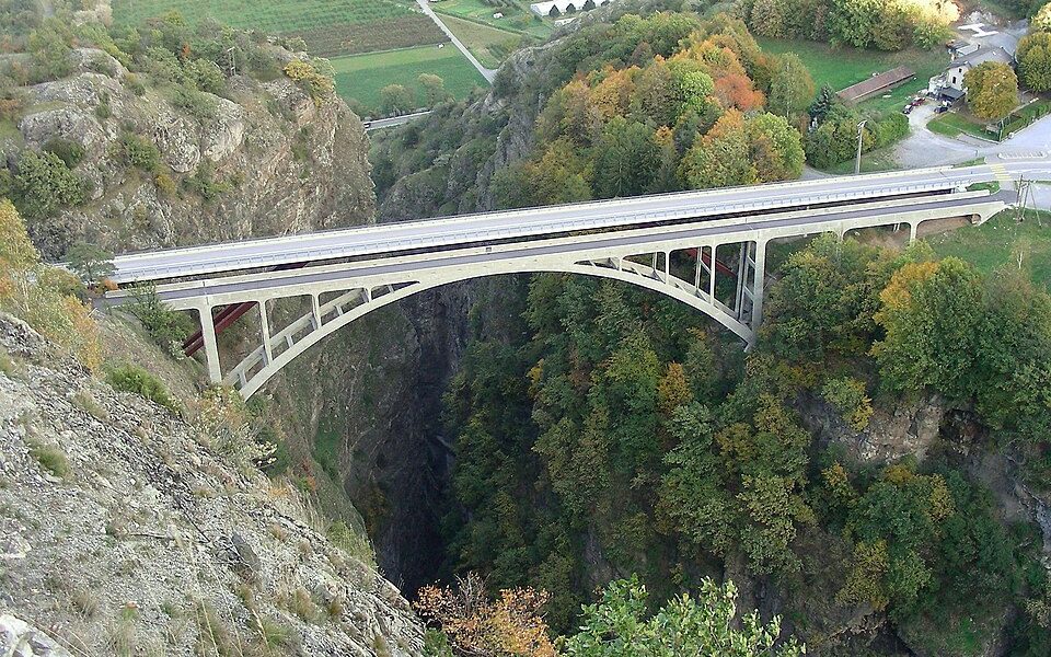 Bridge over the Trient