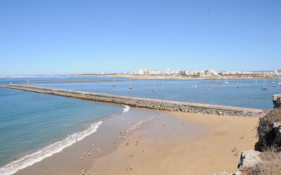 Molhe Beach