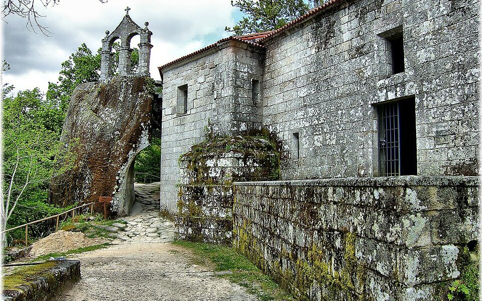 Mosteiro de San Pedro de Rocas