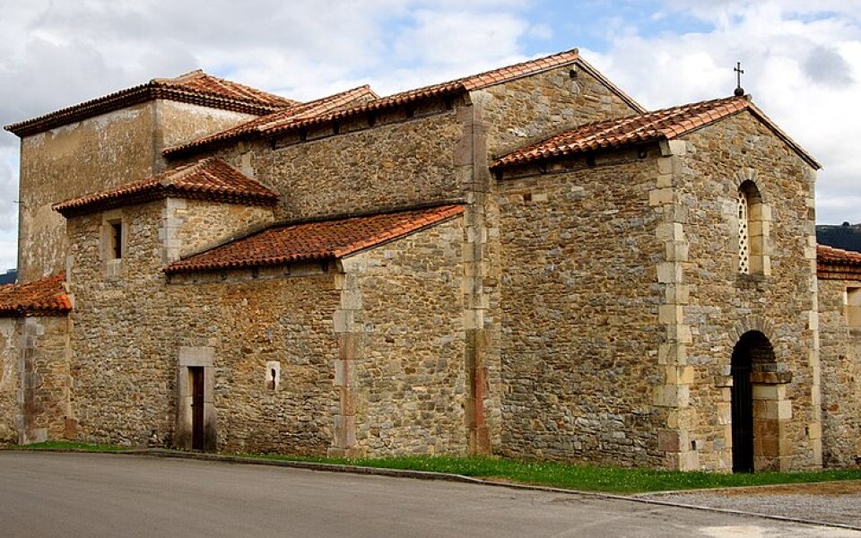 Church of San Juan Apóstol y Evangelista, Santianes de Pravia