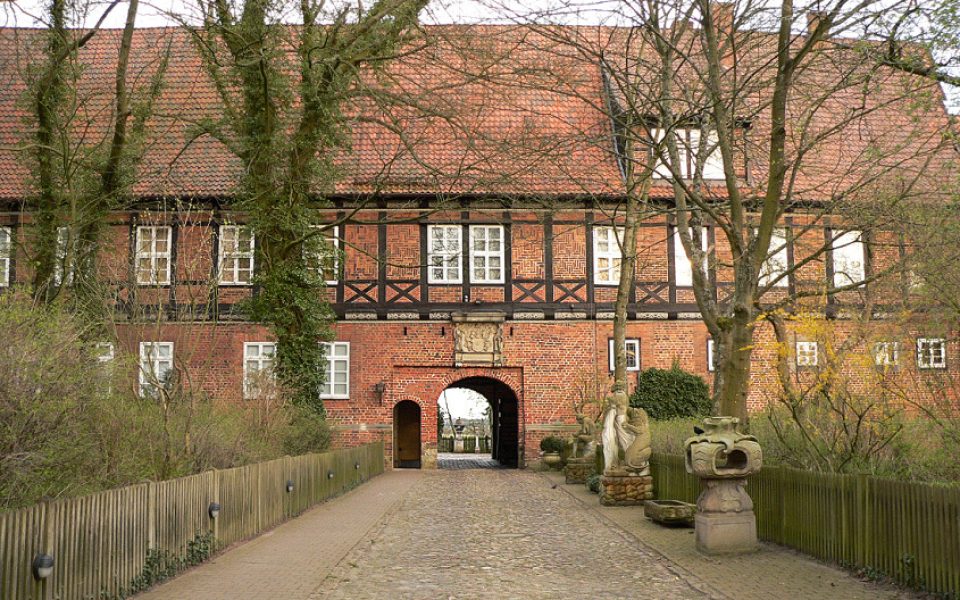Ahlden House