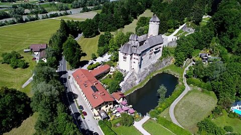 Photo: Wolkenkratzer, CC BY-SA 4.0, Wikimedia Commons