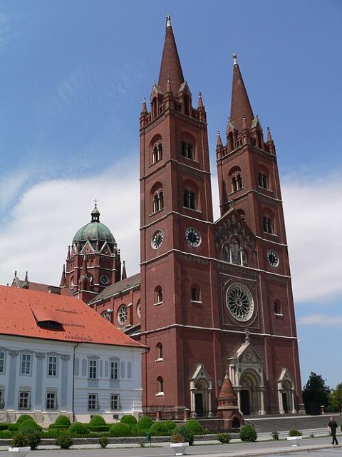 Photo: Author's own photo, CC BY 2.5, Wikimedia Commons