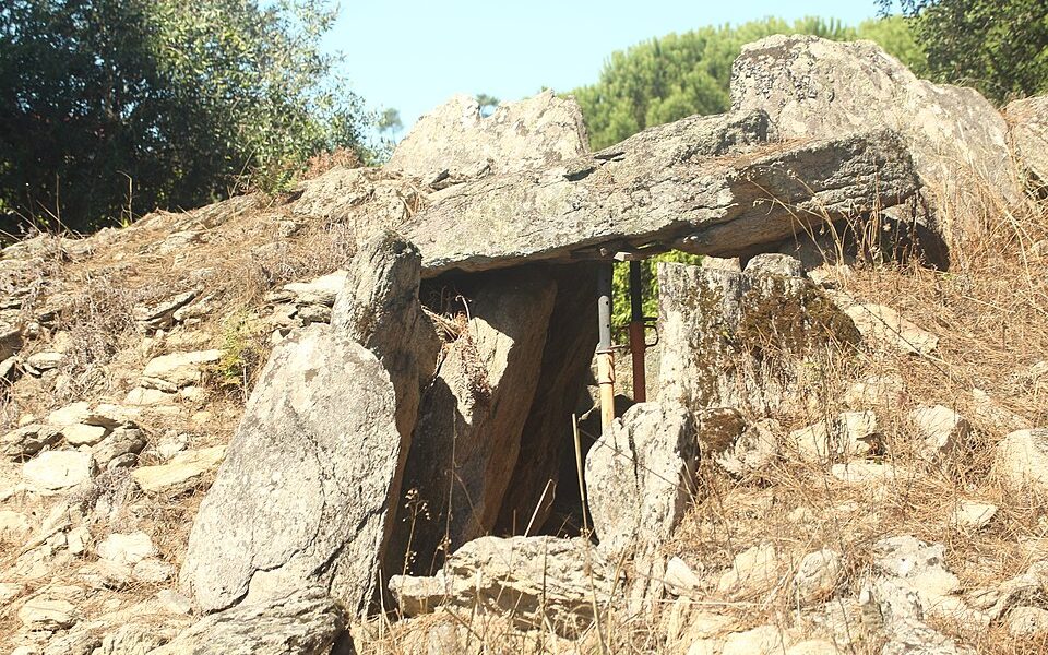 Anta do Vale da Laje