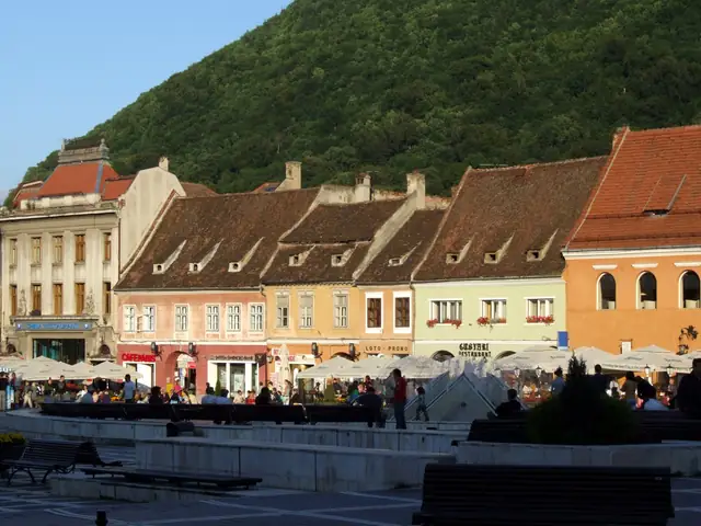 Council Square in Brașov with Tâmpa behind it